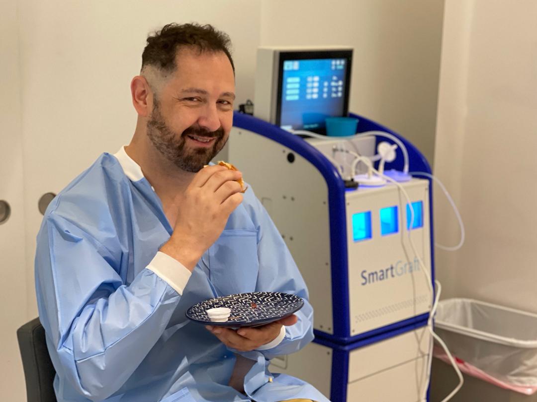 sal-eating-lunch